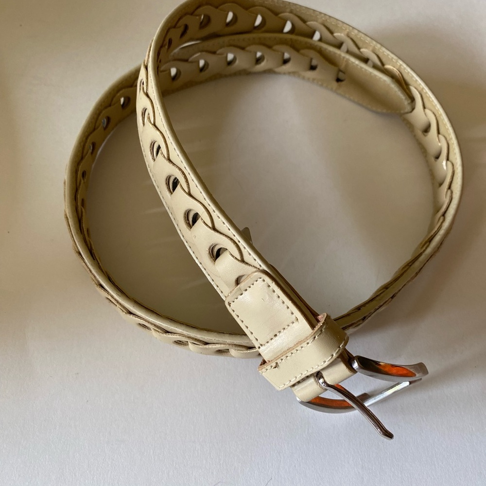 NWOT Cream color decorative links leather belt w/silver buckle, Size: S …